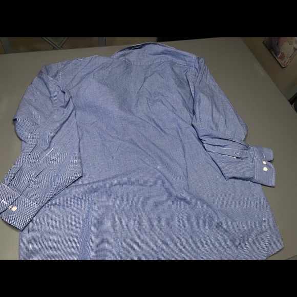 Van Heusen Dress Shirt - Picture 4 of 4